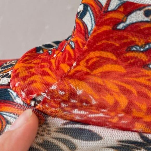 Vivienne Tam Chrysanthemum Top Faux Turtleneck Cream Red Floral Nylon Shirt Sz 6 - Picture 12 of 12